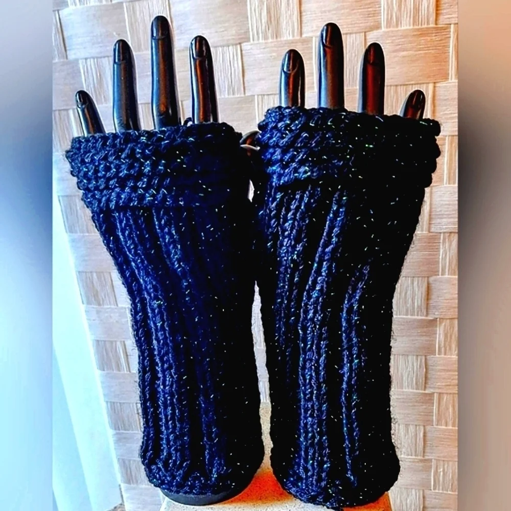 NWT Luxury Cashmere Blend Artisanal Fingerless Gloves